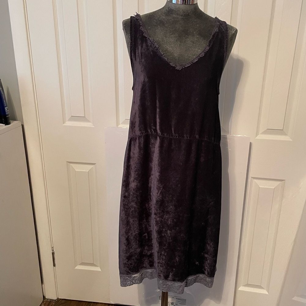 Subtle Luxury Sleeveless Velvet Dress Size XS/S